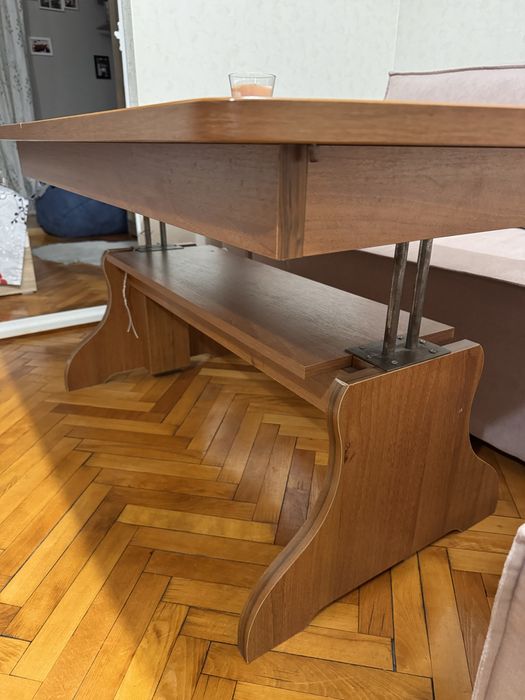 Продавам масивна холна/трапезна маса - широчина 75см