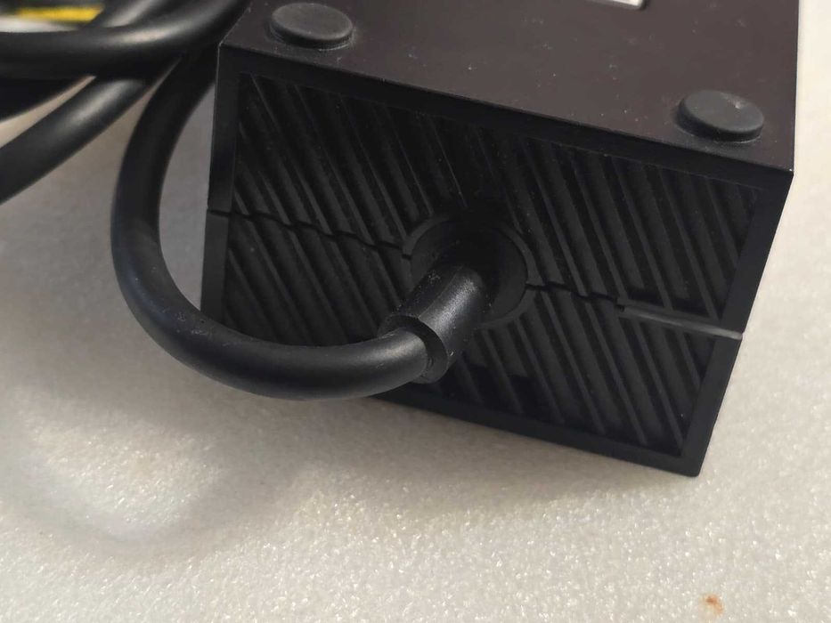 Alimentator Xbox One A13-203P1A, 12V 16.5A 198W - poze reale