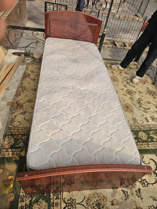 Срочно продам кроват хорошем состоянии матрас ортопедский.