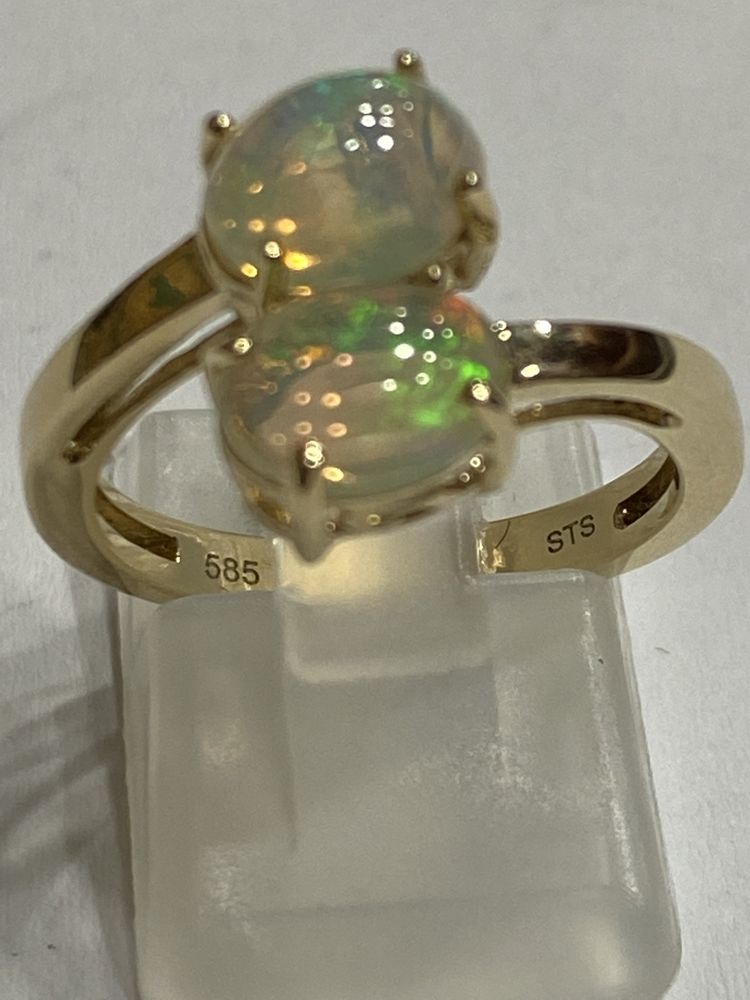 Vând inel din aur de 14kt cu opal