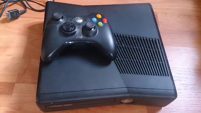 Vand Consola Xbox 360 Slim,Kinect nou