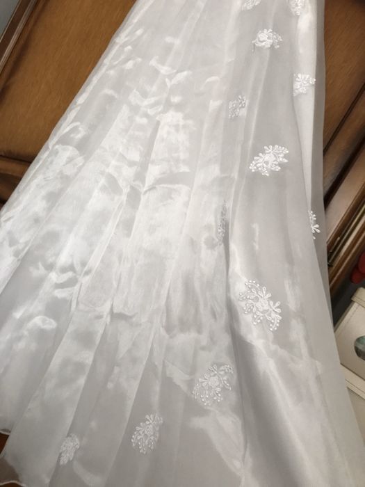 Corset si fusta cu aplicatii din dantela