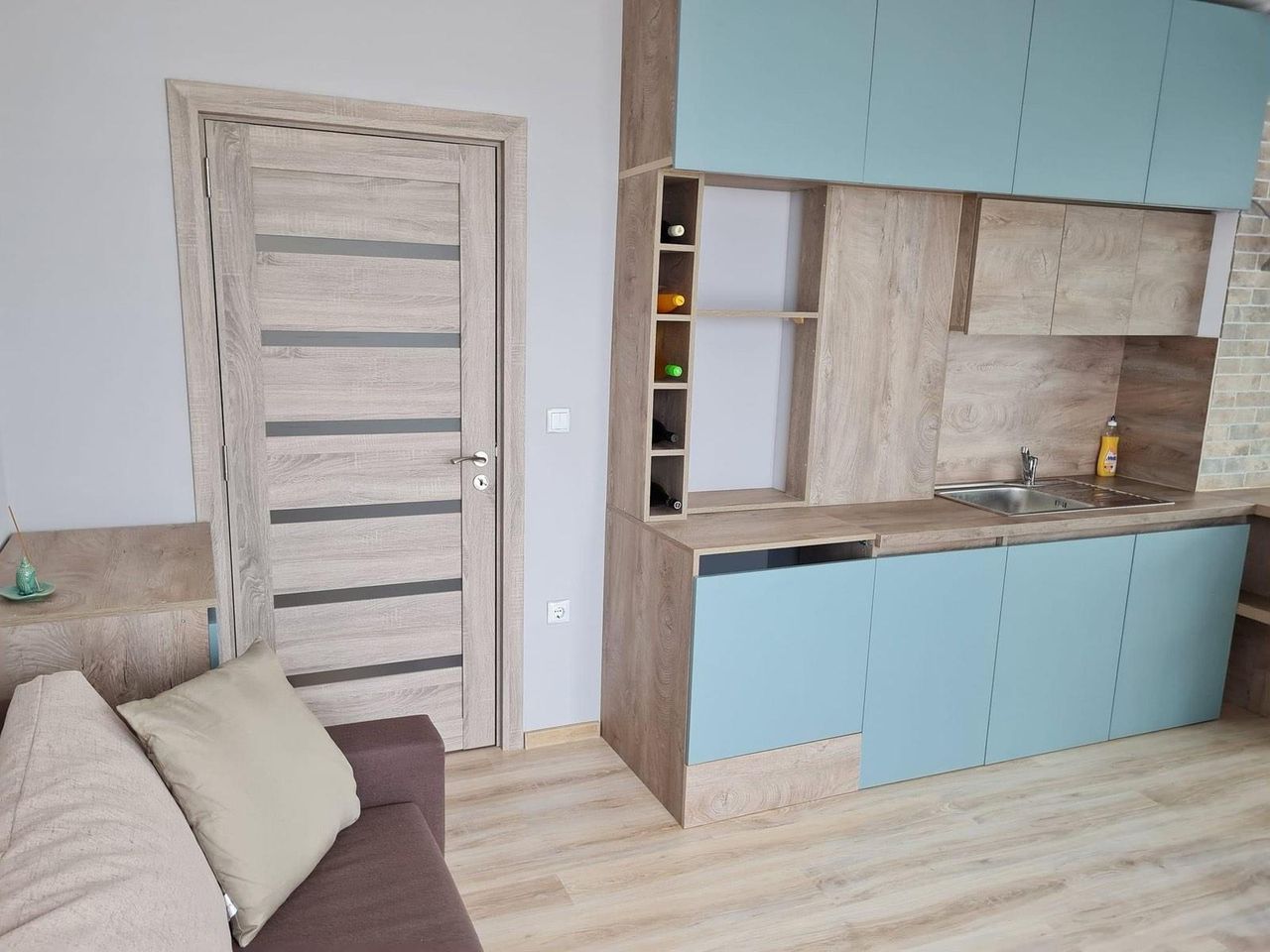 Дава се под наем Двустаен апартамент в Варна, Левски - 72 кв.м за 600 € - Снимка #2