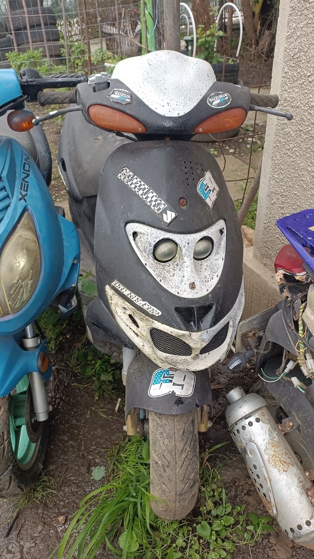 Lot de 3 scutere nu sau mai pornit de mult timp toate 3buc preț anunt