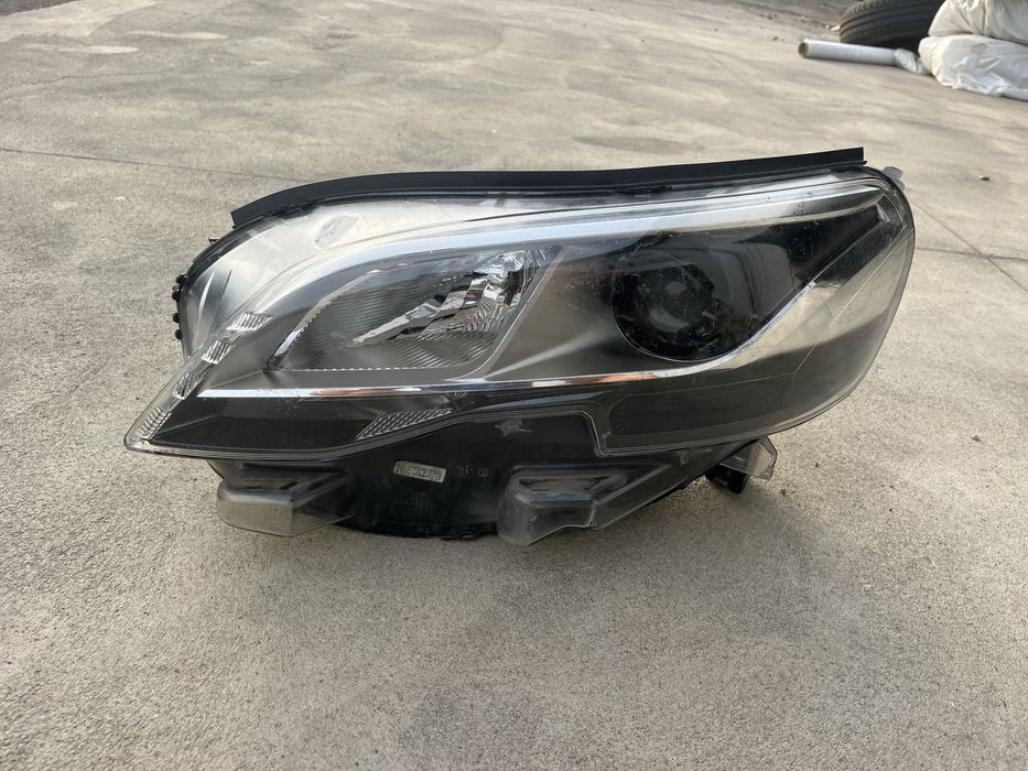 Фар Peugeot Expert Xenon Technology
