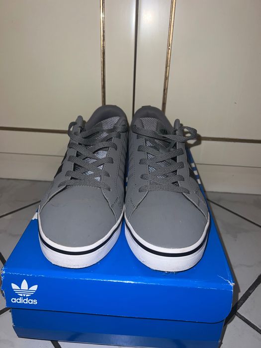 Маратонки адидас нови