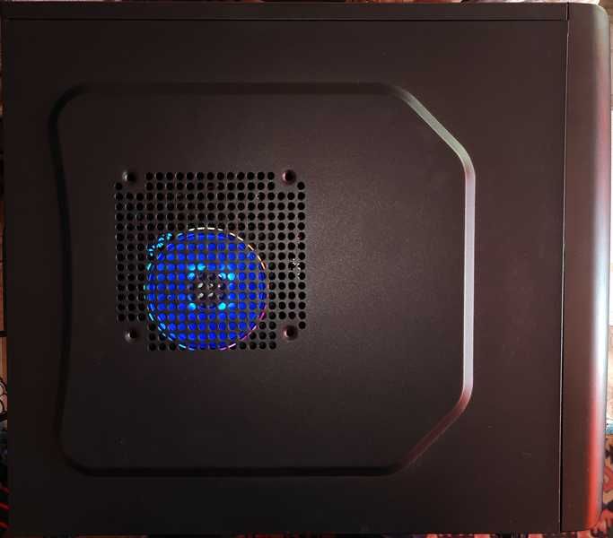 Продавам геймърски десктоп компютър.