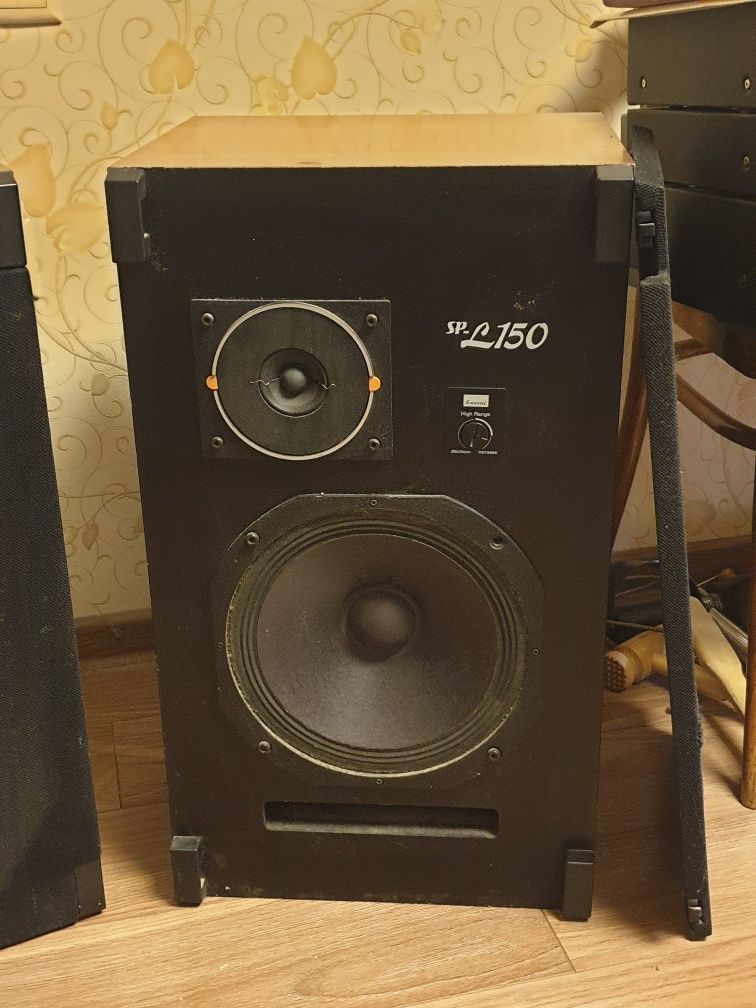 Продам аудио комплект (колонки усилитель  CD проигрыватель и магнитоф)