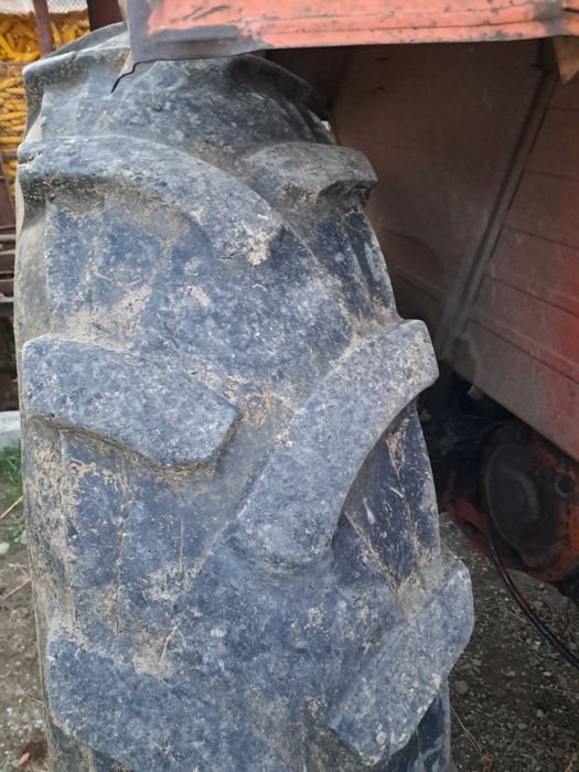 Cauciucuri de tractor 15-5-8