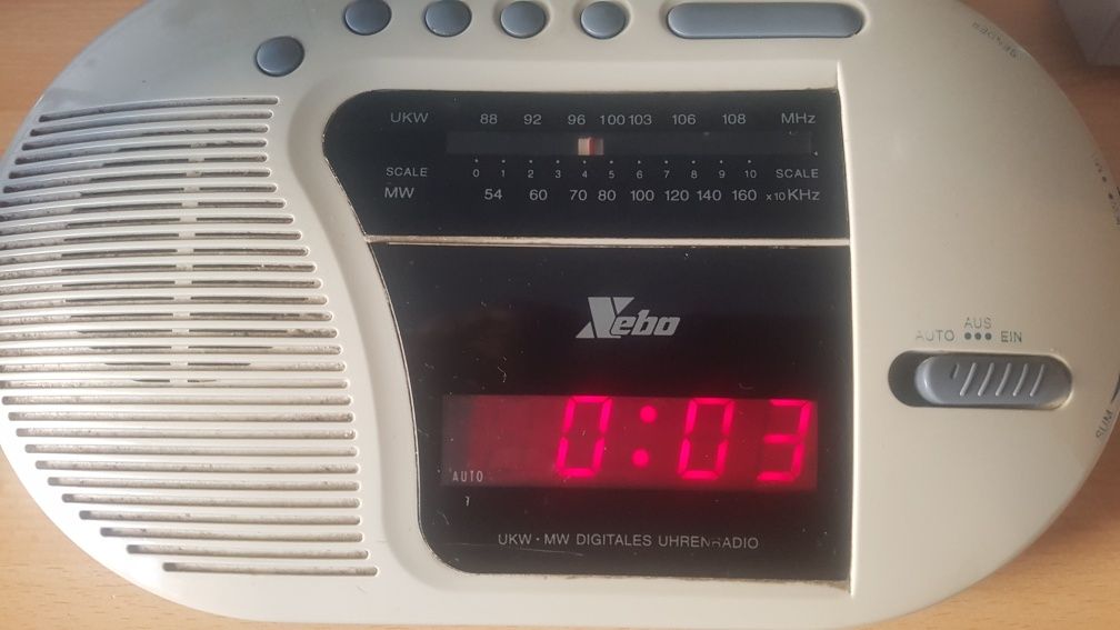 Ceas cu radio si alarma