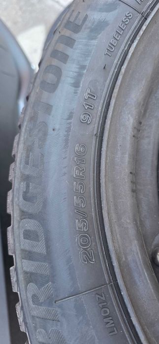 Зимни гуми Bridgestone 205/55/R16 с метални джанти
