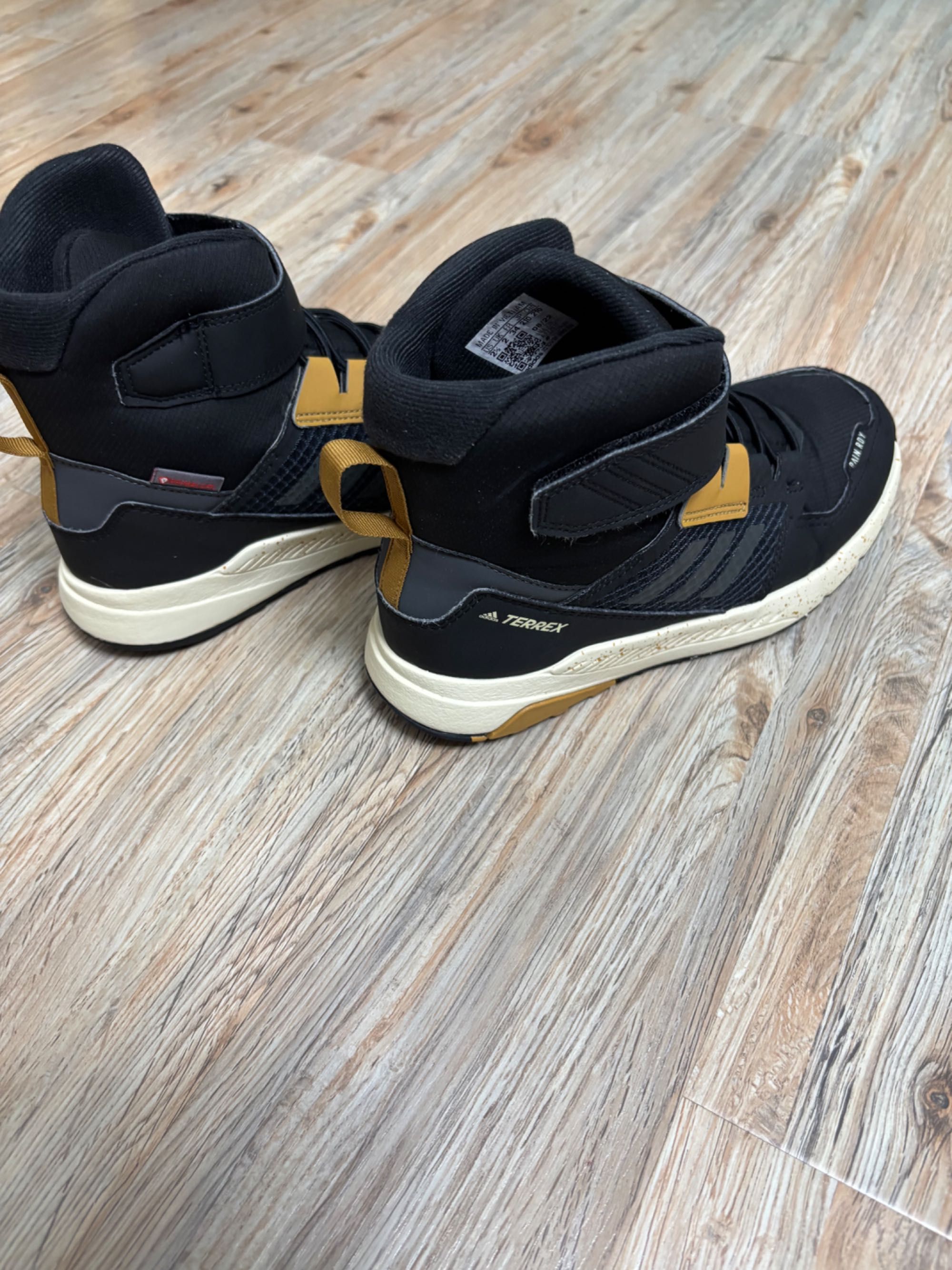 Апрески за Момче Adidas N- 34 Като нови