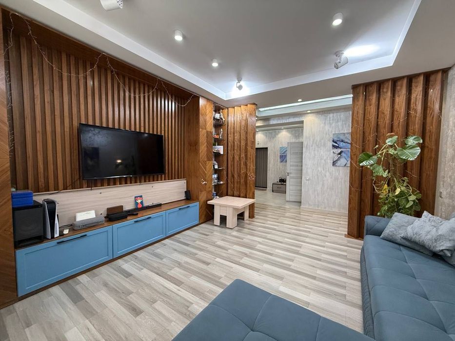 Продаётся 4х комнатная квартира в новостройке: метро Шахристан