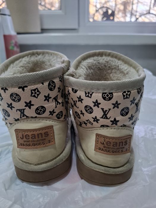 Продаётся  сапожки