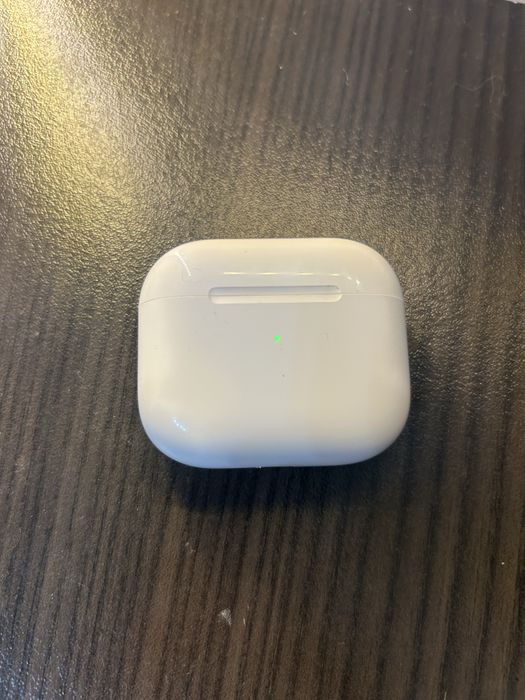 Vand airpods noi desigilate