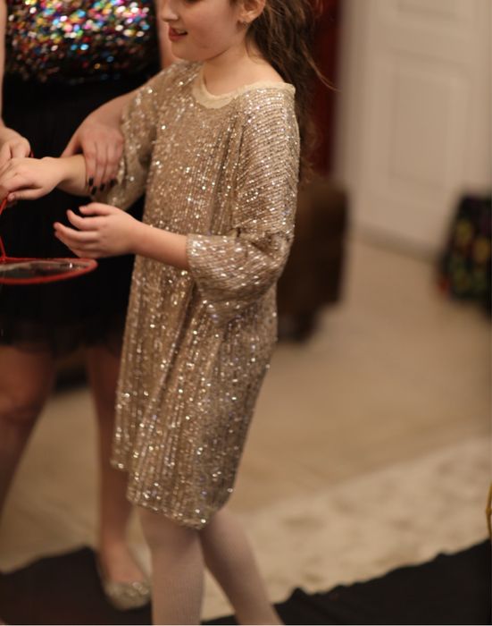 Нарядное платье на девочку 9-11 лет