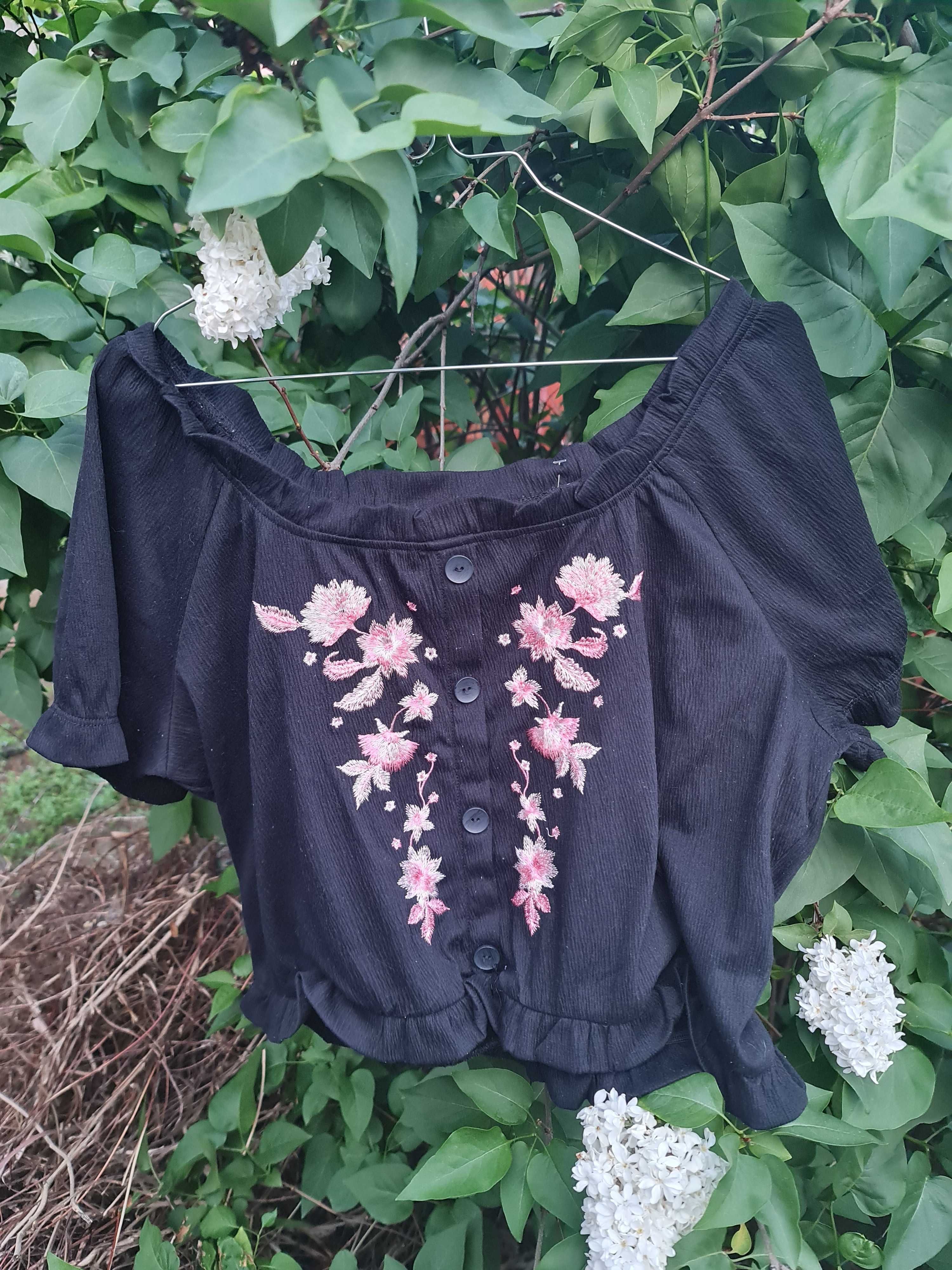 Bluza neagra H&M de dama cu broderie florala roz, marimea L