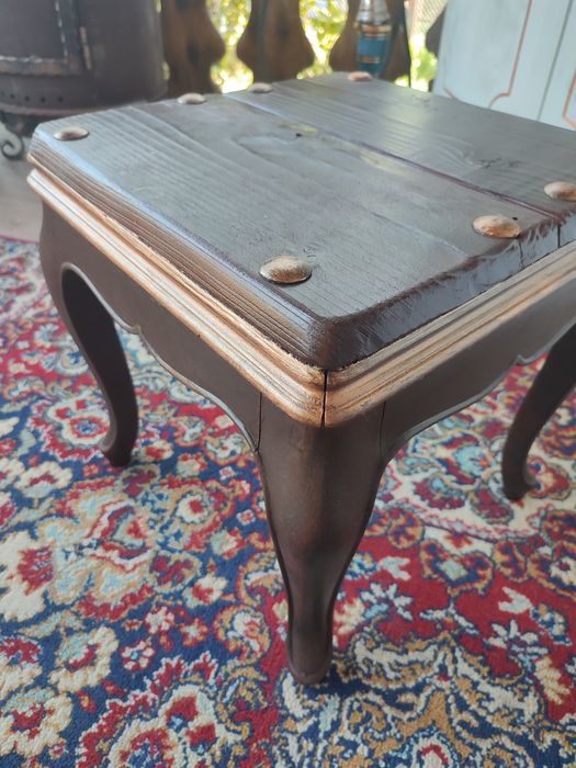 Masă laterală vintage taburet stil francez.