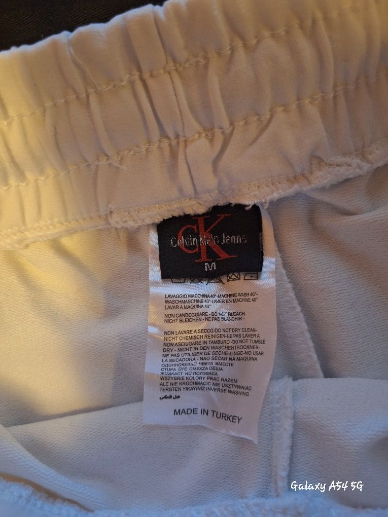 Къси панталонки на марката Calvin Klein
