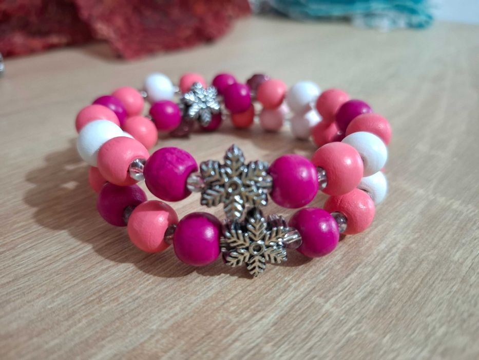 комплекти  гривни и колие  " Снежинки "