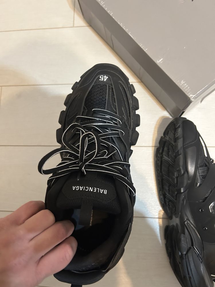 balenciaga track