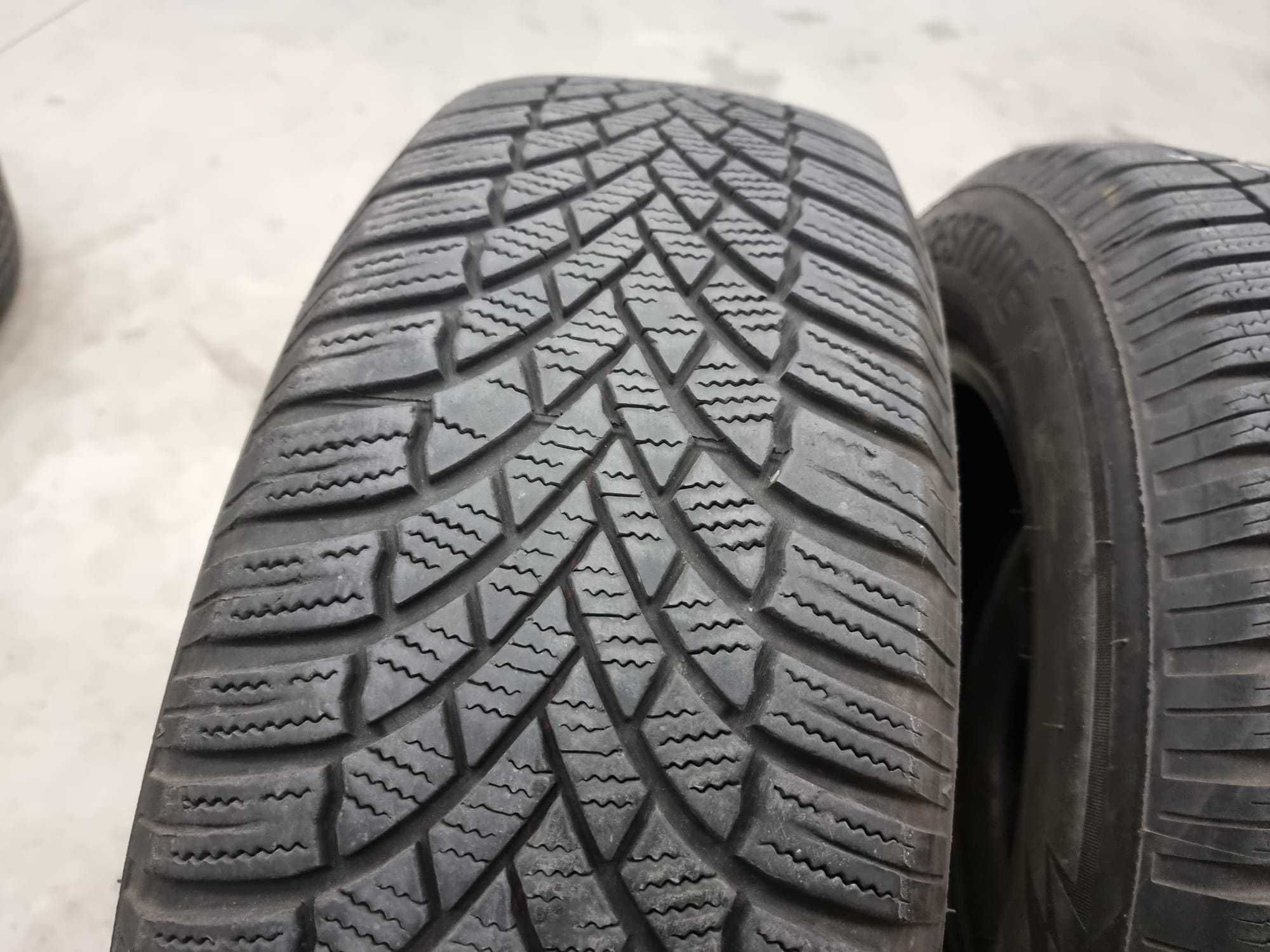 4 Anvelope IARNA 215.65.17 Bridgestone [dot 2021]; stare foarte buna