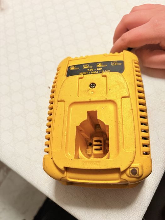 Incarcator dewalt impecabil stoc 3buc 30lei buc