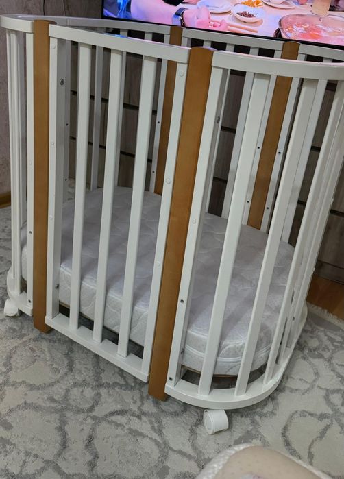 Продам детскую кроватку трансформер, толком не пользовались! В комплек