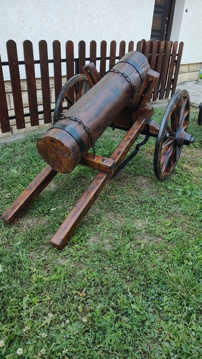 Черешово топче оръдие декорация