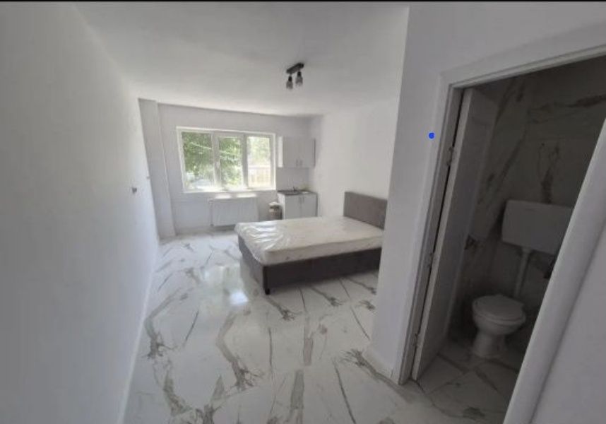 De vânzare garsoniera ...