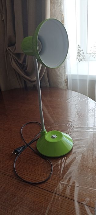 Продается настольная лампа