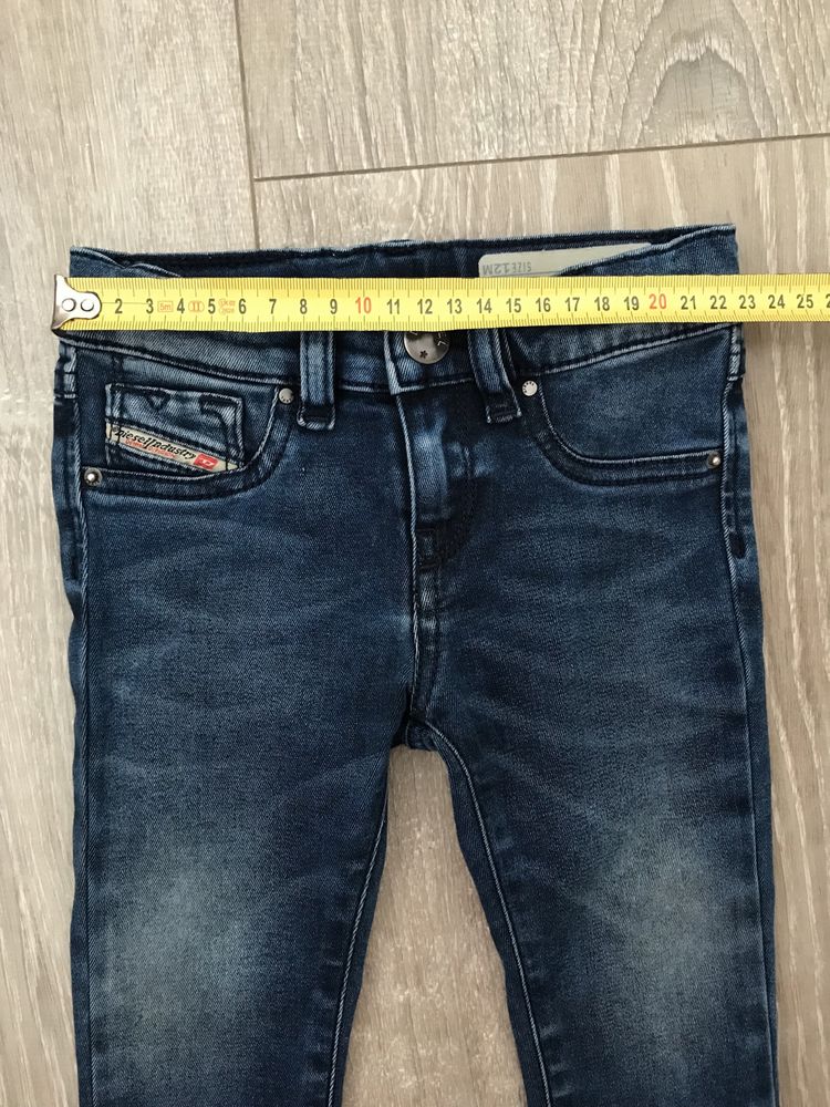 Pantaloni de jeans Diesel pt.1 an
