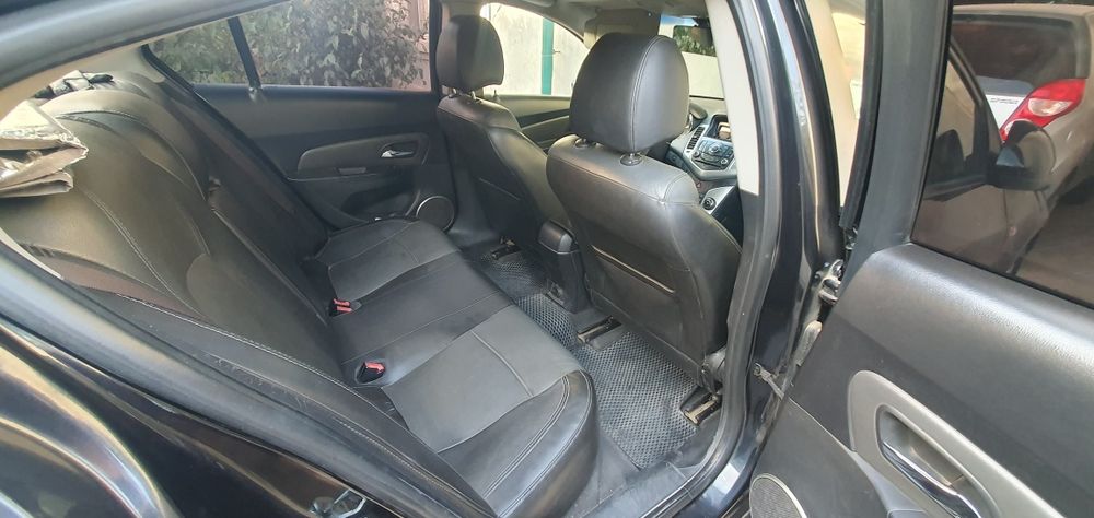 Продаю CHEVROLET CRUZE 1.6 Full позиция