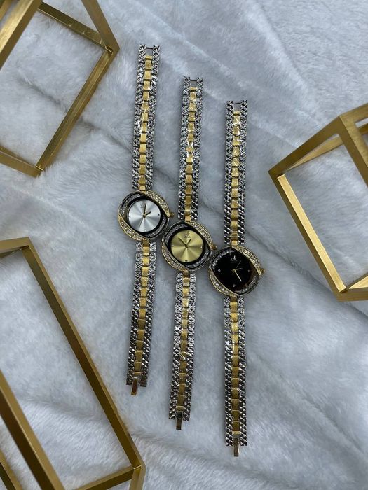 Calvin Klein ( ayollar soati )
Sifati zo’r , rangi uzgarmaydi
Batareka