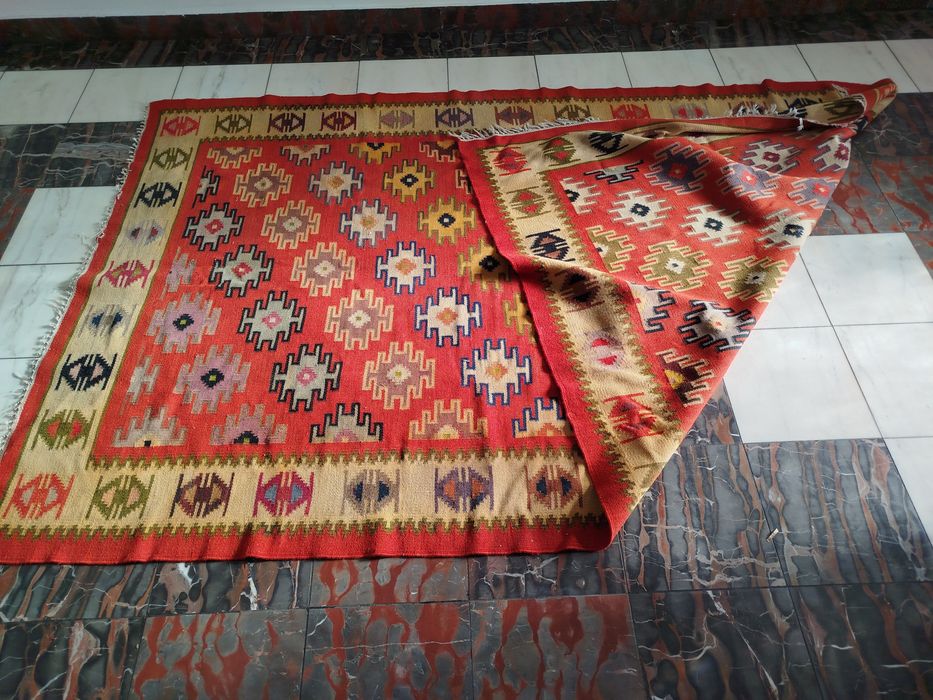 Covor traditional romanesc 50 ani