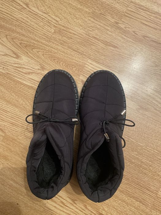 Продам женские дутики (указан 40 размер на подошве) совершенно новые