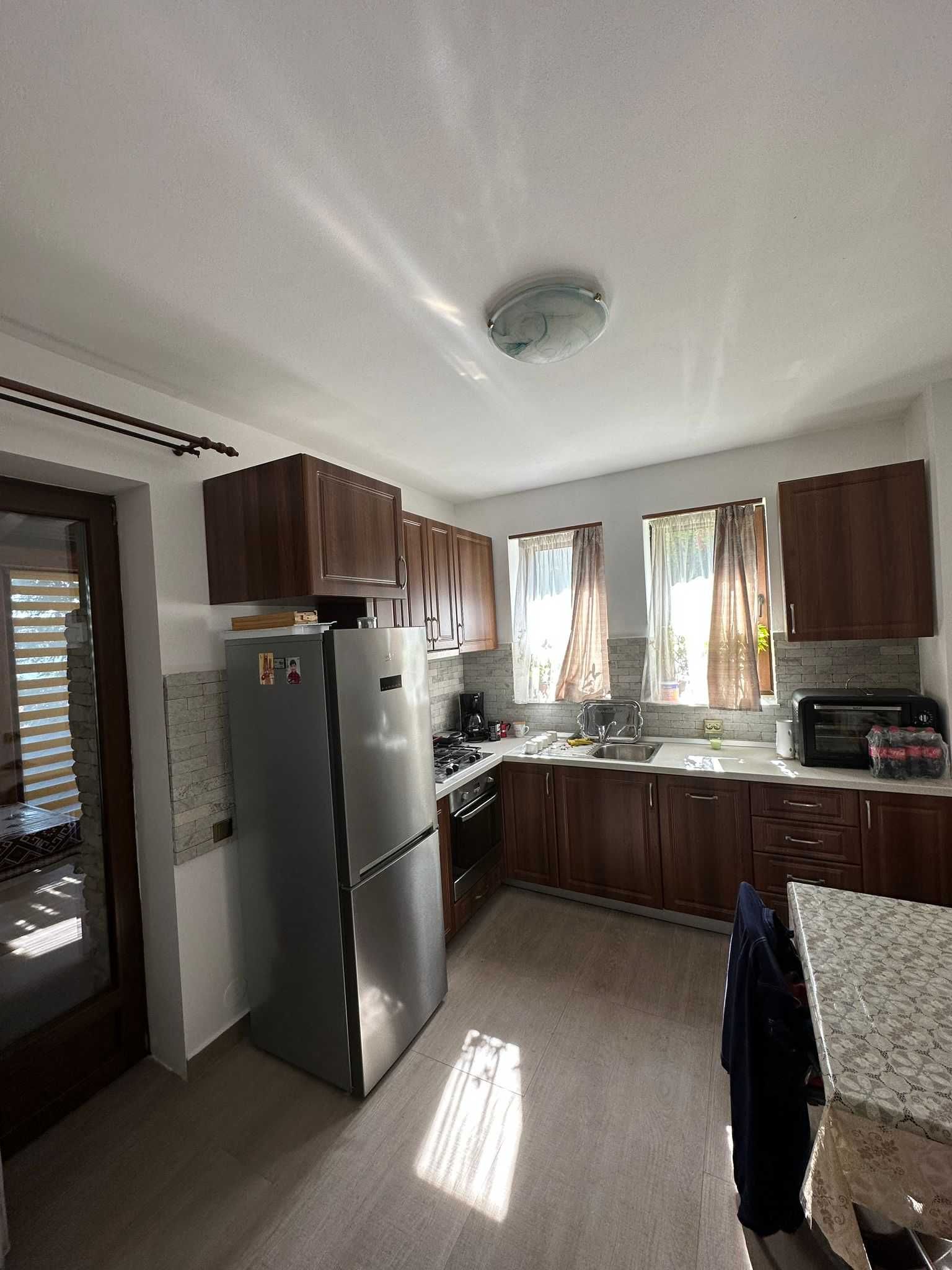 Inchiriem casa zona Becas