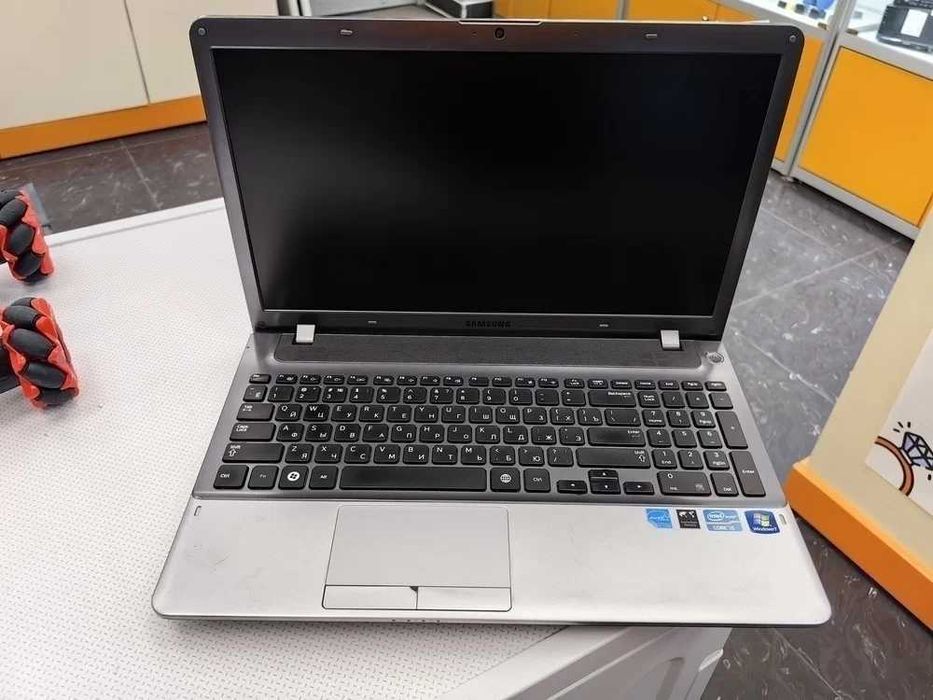 Ноутбук Samsung Core i7 -3610QM| 8 ГБ| SSD 256 ГБ| Radeon HD 7700M