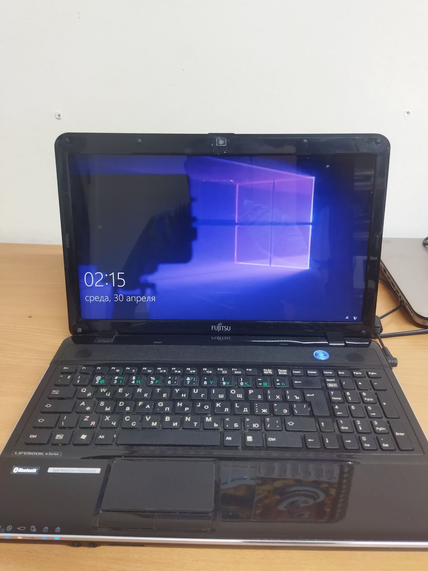 Ноутбук Fujitsu Siemens, Core i3, ddr 4 gb, 120ссд диск
