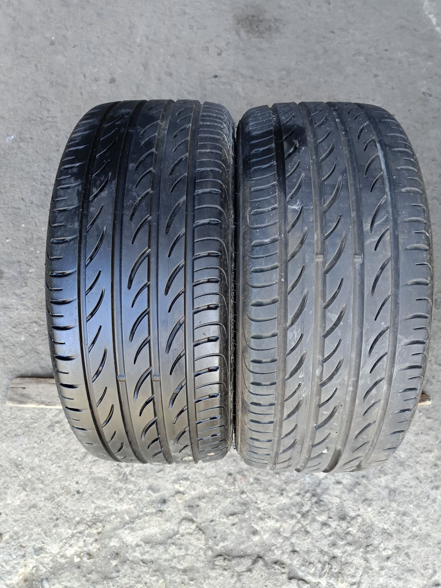 Летни гуми -17цола-215/40-1бр.-65лв."PIRELLI"