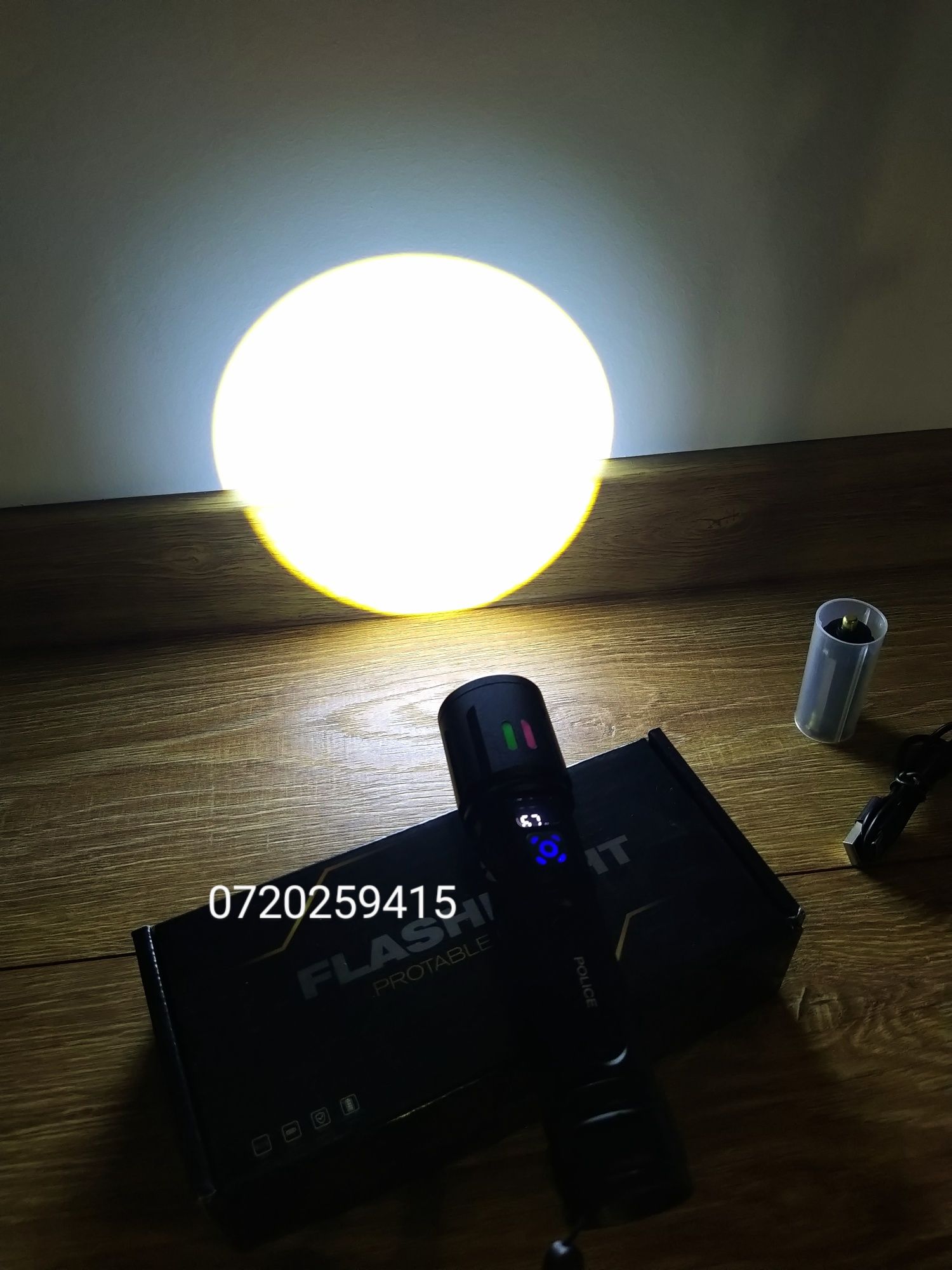 Lanterna profesionala cu led tip laser rezistenta la apa cu zoom,1000m