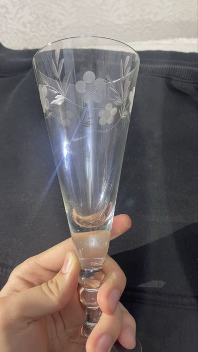 Продается один хрустальный бокал, в идеальном состоянии.