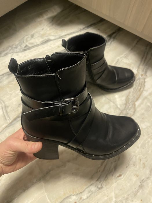 Ghete negre pentru toamna