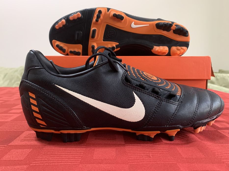 Чисто нови футболни обувки Nike