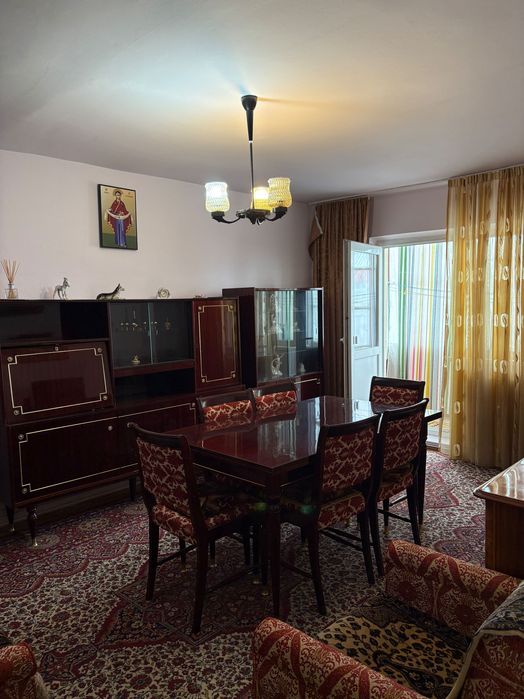 Inchiriez apartament cu 3 camere- Strand