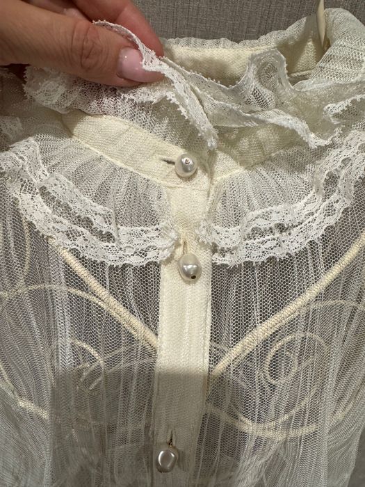 Блуза бяла прозрачна с перлени копчета Dolce & Gabbana