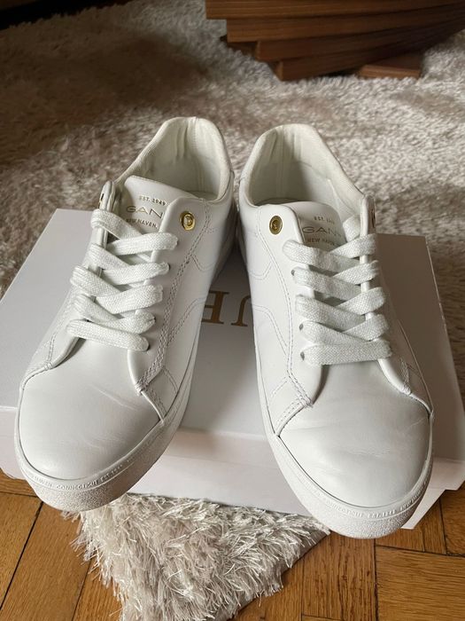 Кожени дамски кецове Gant.