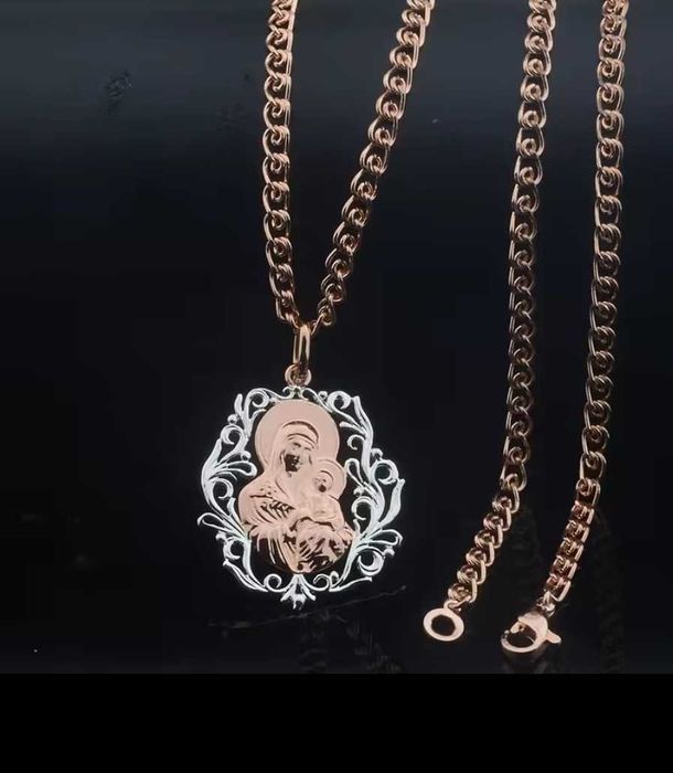 Класическо позлатено колие с 585-каратово позлатяване с висулка