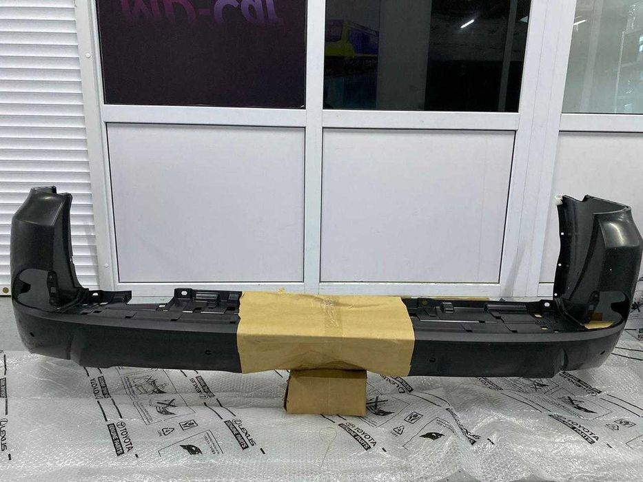 Задний бампер новый оригинал Lexus LX570