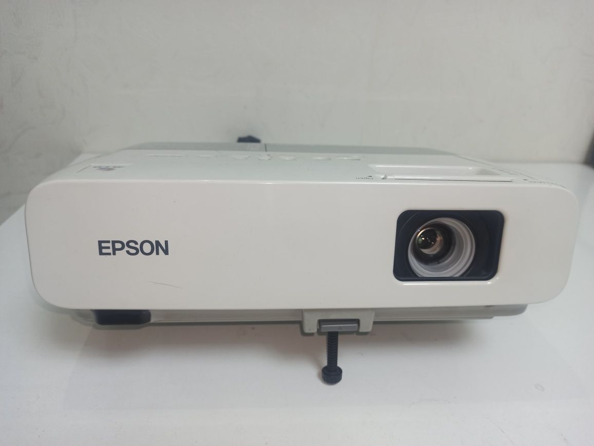 Проектор Epson EB-84H. Замена лампы.